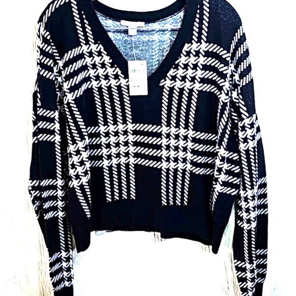 Bar III Sweaters - Bar lll Womens Sz XL NWOT Black & White Houndstooth V-neck Drop Shoulder Sweater